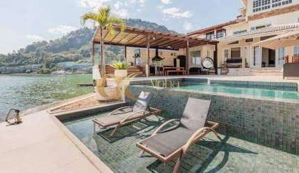 Casa com 7 quartos (sendo 5 suítes) e vista mar em Angra dos Reis - RJ.