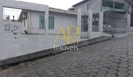 Casa à venda com 03 dormitórios e terreno com 360m², São José /SC