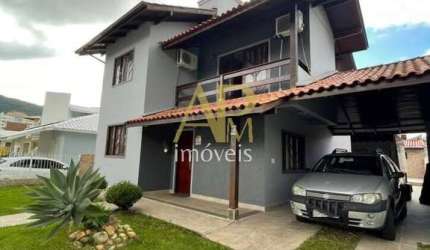 Casa à venda c/ 03 dormitórios, sendo 1 suíte na Pedra Branca - Palhoça