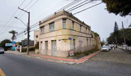Casa à venda, averbada com 4 dormitórios no Centro histórico de São José.