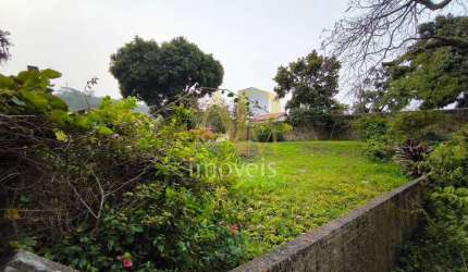 Terreno è venda a 25m do mar, no Centro de São José - 260m²