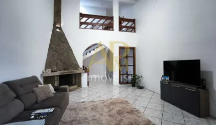 Casa à venda: 3 dormitórios, lareira e piscina na Praia João Rosa, Biguaçu