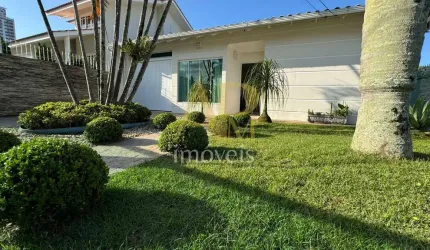 Casa à venda com 4 dorm (1 suíte), piscina e financia - Centro/ Palhoça