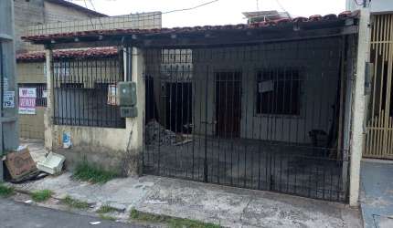 Casa na Passagem A - Ente Senador Lemos e Rua Nova