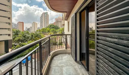 Apartamento no Campo Belo com 4 quartos sendo 3 suítes , 3 vagas e depósito privativo.
