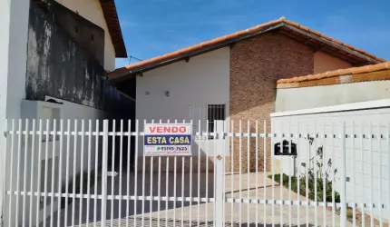 Ótima  Casa térrea com 2 quartos e 2 vagas - em Parque Turiguara - Cotia - SP