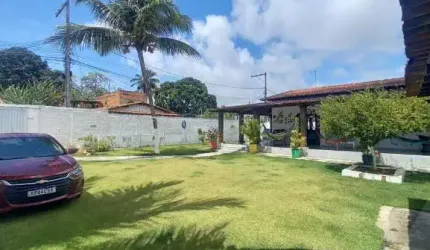 Casa solta térrea em rua pública para locação com 3 quartos área verde ampla vagas para 5 carros