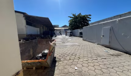 Galpão Terreno de 1.500 m² com Câmara Fria