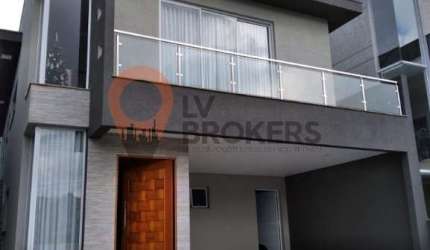 MARAVILHOSA CASA ASSOBRADADA COM 3 QUARTOS 1 SUITE MASTER COM CLOSET E HIDRO AMBIENTES INTEGRADOS  PISCINA CONDOMINIO ARUA BRISAS
