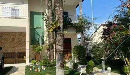 Luxuosa Casa de Condomínio à Venda em Bertioga-SP: 5 Quartos, 5 Suítes, 3 Salas, 4 Vagas, 320m² no Centro.