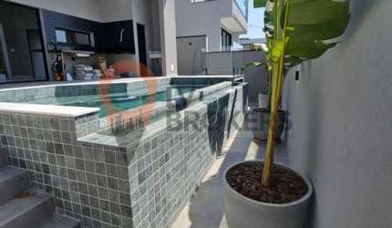 Casa em Condomínio de Luxo em Cézar de Souza, Mogi das Cruzes-SP: 3 Quartos, 3 Suítes, 2 Salas, 5 Banheiros, 4 Vagas, 212m².