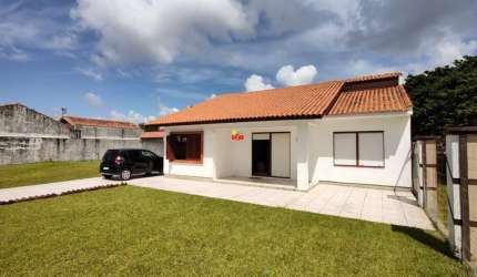 Casa com anexo no Centro de Imbé!