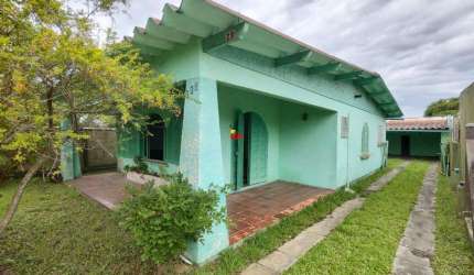 Casa 03 dormitórios ao lado da Av. Santa Rosa no centro de Imbé-RS!