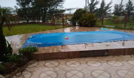 Residência de esquina em 2 terrenos !!