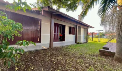 Ótima casa com piscina pertinho do mar!!!