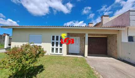 Casa  com Piscina no centro de Imbé - Venda