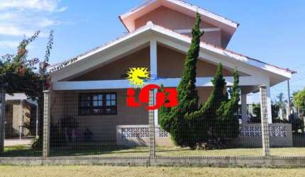 Linda casa em Marisul! Próxima ao mar!!!