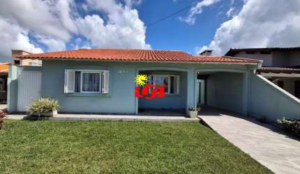 Casa com piscina e anexo em ótima localização no centro de Imbé-RS!