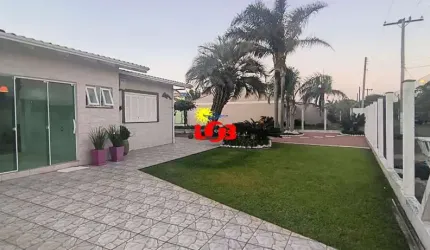 Excelente casa de dois terrenos!