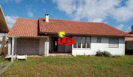 Linda casa à beira mar, com 2 terrenos no Balneário Nordeste!