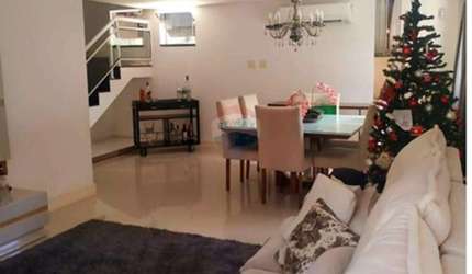 Triplex em São Francisco de 04 quartos, com ótimo preço, sendo 02 suítes e 03 vagas na garagem, próx a AABB.