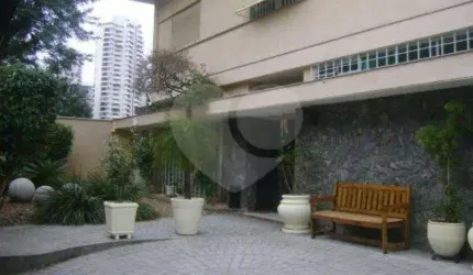 Sobrado com 5 quartos à venda em Pacaembu - SP