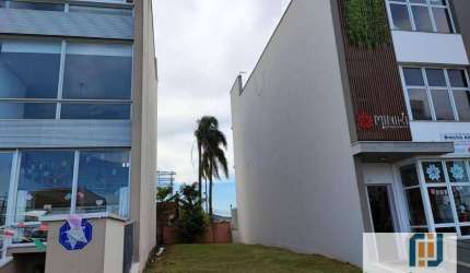 Terreno com leve aclive à venda - 150 m² - Alphaville