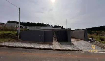 Casa com 3Q, 2Suítes, 2 Vagas e amplo quintal próx. Hosp. Angelina Caron