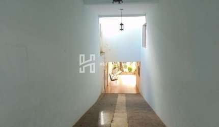 OPORTUNIDADE DE SOBRADO COM ÓTIMA LOCALIZAÇÃO!