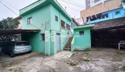 4 casas com quarto, cozinha, banheiro e 1 vaga