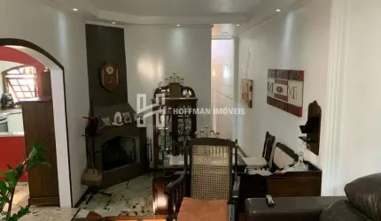 casa térrea no bairro Osvaldo Cruz, próximo aos comércios.