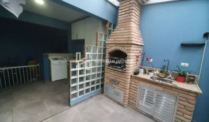 Sobrado com 03 dormitórios, 01 suíte, 02 banheiros, 02 vagas à venda no Bairro Santo Antonio !