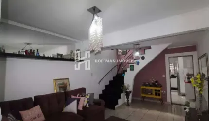 Sobrado com 4 Quartos, 2 Banheiros, 1 Vaga à venda - Centro