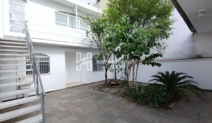 Sobrado com 6 salas, 2 Banheiros à venda - Santo Antônio