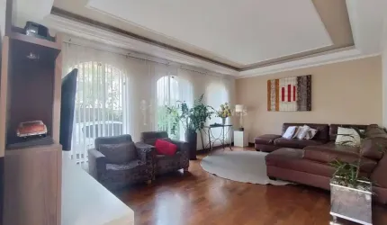 Sobrado à venda com 03 dormitórios e 05 vagas na Vila Palmares em Santo André