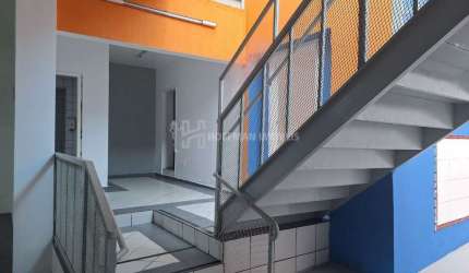 Prédio comercial, com 12 salas, bairro Osvaldo Cruz