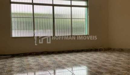 Sobrado de esquina residencial com 3 dormitórios e cômodos grandes