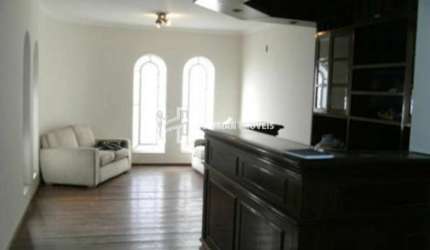 Casa para alugar com 495m² 3 quartos e 5 vagas de garagem no bairro Osvaldo Cruz.