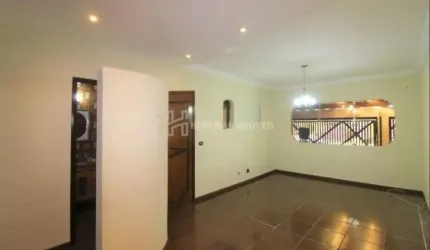 Casa Térrea com 03 Dormitórios, 02 Suítes, 02 Vagas + Edícula à Venda no Bairro Santa Paula - SCS !!