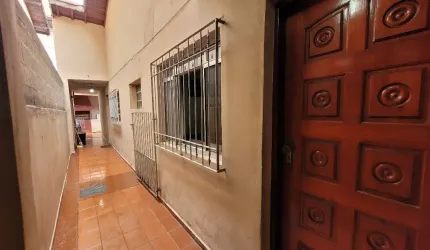 Casa Assobradada à Venda com 3 Quartos e WC no Jardim Marek