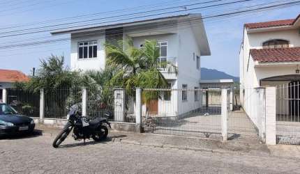 Casa para Venda em Palhoça, Centro, 3 dormitórios, 1 suíte, 2 banheiros, 4 vagas