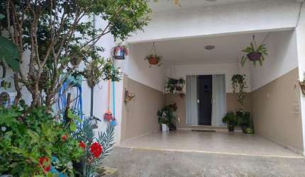 Casa Usada para Venda em Curitiba, Campo Comprido, 2 dormitórios, 1 banheiro, 2 vagas