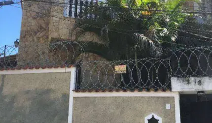 Casa com 4 dormitórios à venda, 205 m² por R$ 600.000,00 - Vila Valqueire - Rio de Janeiro/RJ