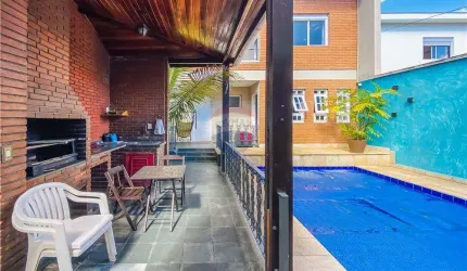 Dois lindos sobrados no mesmo terreno, com piscina na estação Conceição do metrô!