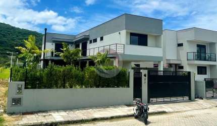 Casa com 5 quartos para alugar na Dr. Antônio Luiz Moura Gonzaga, 3156, Rio Tavares, Florianópolis por R$ 17.000