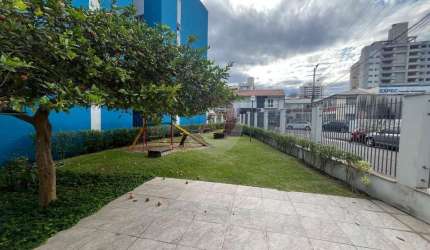 Apartamento com 2 quartos para alugar na Rua Fúlvio Vieira da Rosa, 305, Barreiros, São José por R$ 2.700