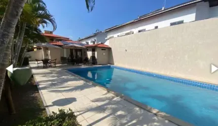 Casa em condomínio fechado com 4 quartos à venda no Buraquinho, Lauro de Freitas  por R$ 900.000