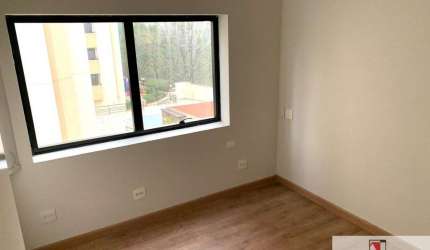 Alugo conjunto comercial  próximo ao Portal do Morumbi com 40 m ²