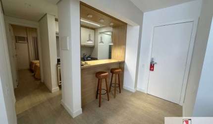 Alugo Apartamento mobiliado com 2 dormitórios, reformado