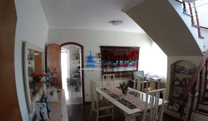Casa com 3 dormitórios, 5 vagas a venda no Bosque da Saúde.